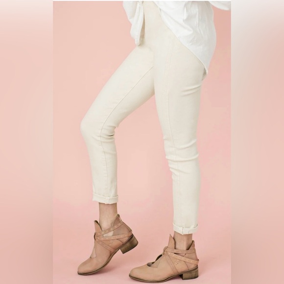 Brytny High Waisted Denim Ecru Jeans NWT - Picture 2 of 14